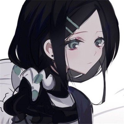 美女COS《巫师3》叶奈法惊艳绝伦 白嫩香肩紫眸勾人